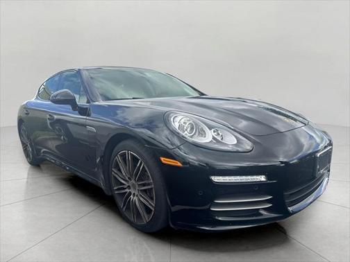2016 Porsche Panamera 4