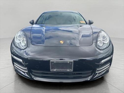 2016 Porsche Panamera 4