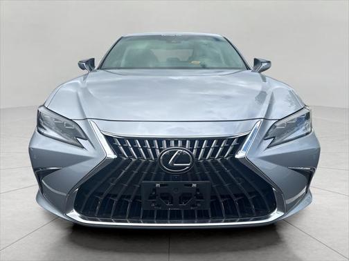 2025 Lexus ES 300h Ultra Luxury