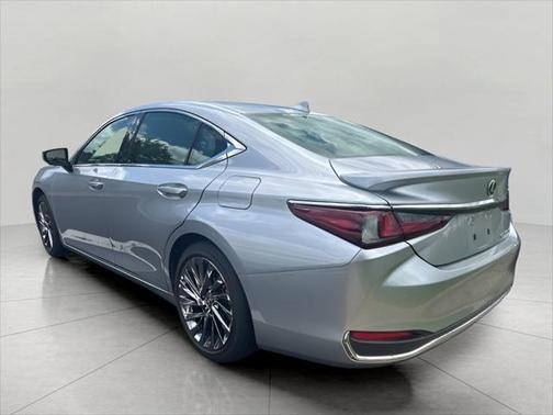 2025 Lexus ES 300h Ultra Luxury
