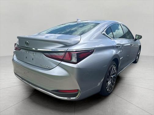 2025 Lexus ES 300h Ultra Luxury