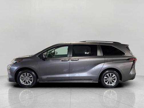 2021 Toyota Sienna LE