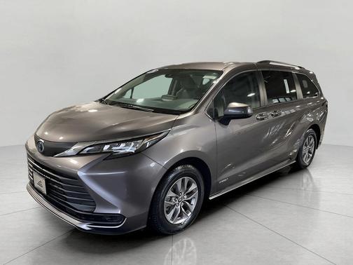 2021 Toyota Sienna LE
