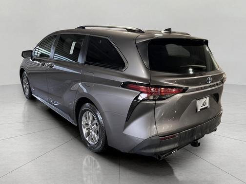 2021 Toyota Sienna LE