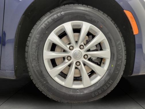 Jazz Blue Pearlcoat 2018 Chrysler Pacifica Touring-L Plus