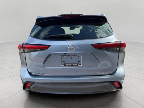 Moon Dust 2021 Toyota Highlander Limited