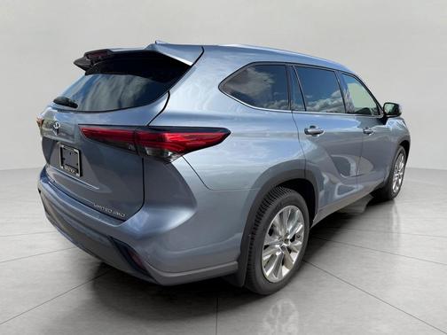 Moon Dust 2021 Toyota Highlander Limited