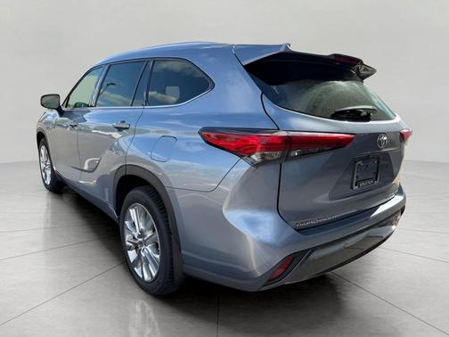 Moon Dust 2021 Toyota Highlander Limited