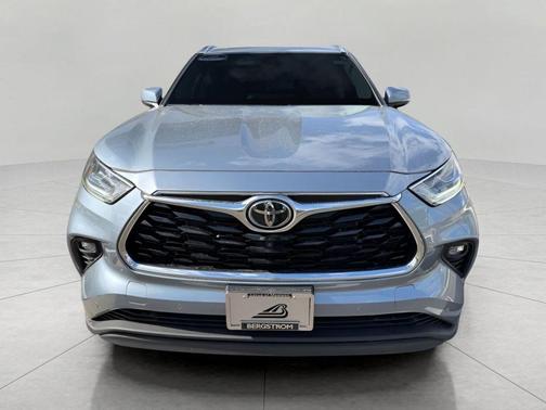 Moon Dust 2021 Toyota Highlander Limited