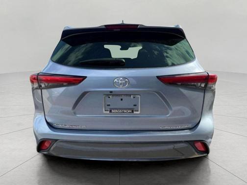 Moon Dust 2021 Toyota Highlander Limited