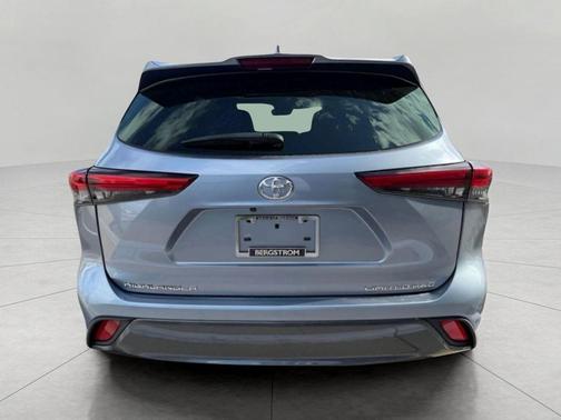 Moon Dust 2021 Toyota Highlander Limited