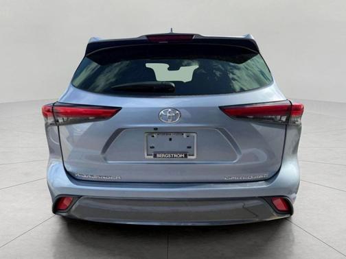 Moon Dust 2021 Toyota Highlander Limited