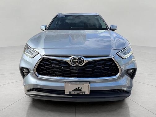 Moon Dust 2021 Toyota Highlander Limited