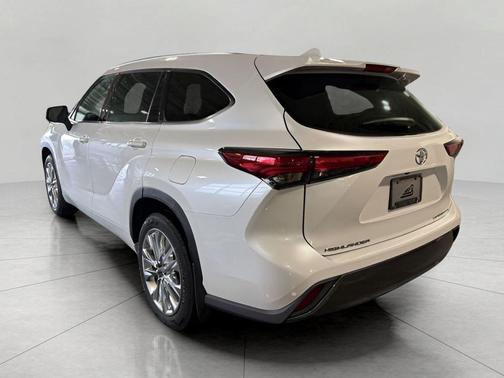 Wind Chill Pearl 2023 Toyota Highlander Limited
