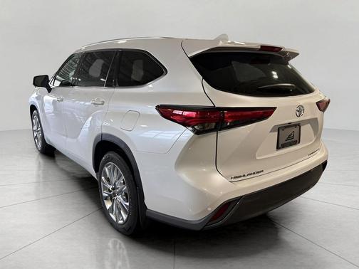 Wind Chill Pearl 2023 Toyota Highlander Limited