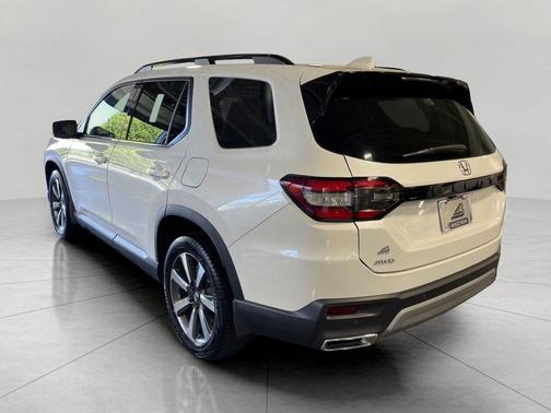Platinum White Pearl 2023 Honda Pilot AWD Elite