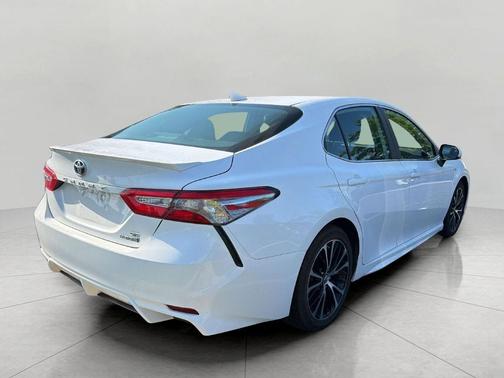 Super White 2019 Toyota Camry Hybrid SE