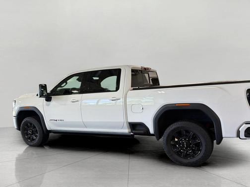 Summit White 2024 GMC Sierra 2500 AT4