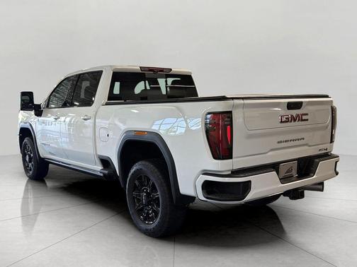 Summit White 2024 GMC Sierra 2500 AT4