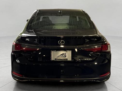 2025 Lexus ES 300h F SPORT Design