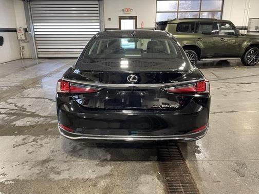 2021 Lexus ES 250 Base