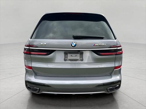2023 BMW X7 M60i