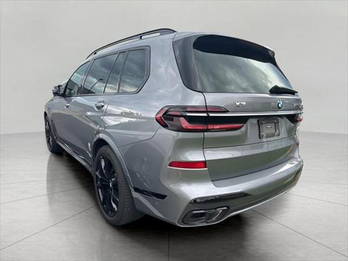 2023 BMW X7 M60i