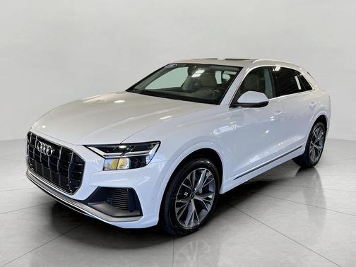 2022 Audi Q8 55 Premium Plus