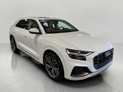 2022 Audi Q8 55 Premium Plus
