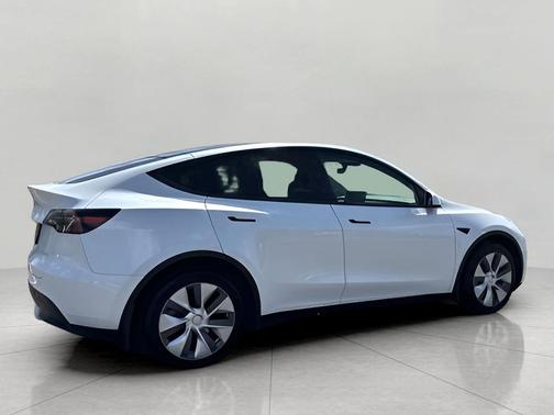 Pearl White Multi-Coat 2023 Tesla Model Y Long Range Dual Motor All-Wheel Drive