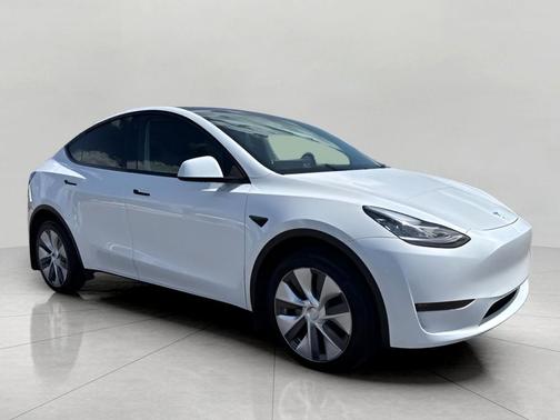 Pearl White Multi-Coat 2023 Tesla Model Y Long Range Dual Motor All-Wheel Drive