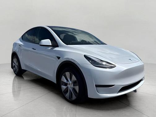 Pearl White Multi-Coat 2023 Tesla Model Y Long Range Dual Motor All-Wheel Drive