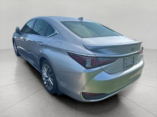 2023 Lexus ES 300h Ultra Luxury