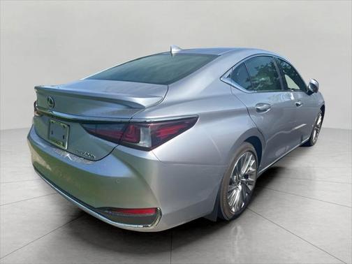 2023 Lexus ES 300h Ultra Luxury