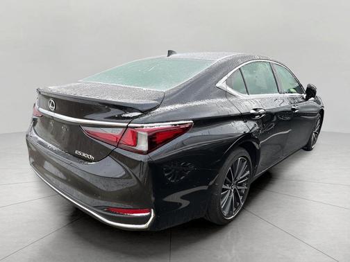 2025 Lexus ES 300h Base