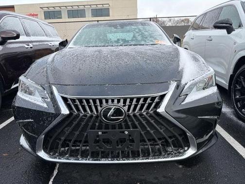 2025 Lexus ES 300h Base