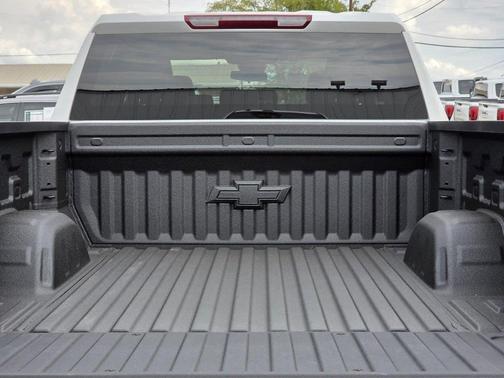 Summit White 2026 Chevrolet Silverado 1500 RST