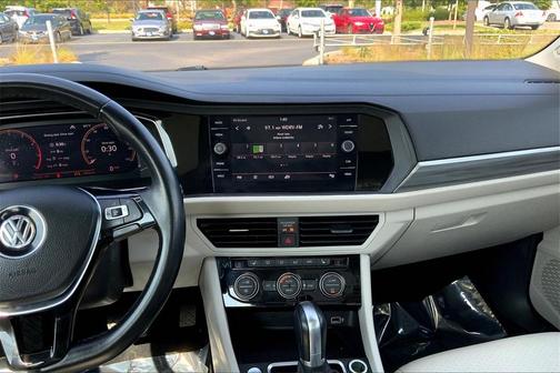 Photo 5 of 36 of 2019 Volkswagen Jetta 1.4T SEL