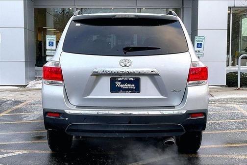 2011 Toyota Highlander SE
