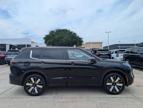 Labrador Black Pearl 2025 Mitsubishi Outlander Trail Edition S-AWC