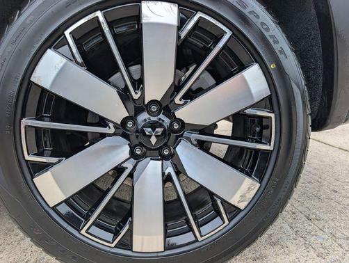 Labrador Black Pearl 2025 Mitsubishi Outlander Trail Edition S-AWC