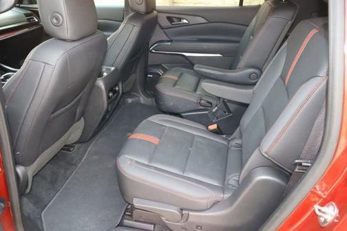Radiant Red Tintcoat 2024 Chevrolet Traverse RS