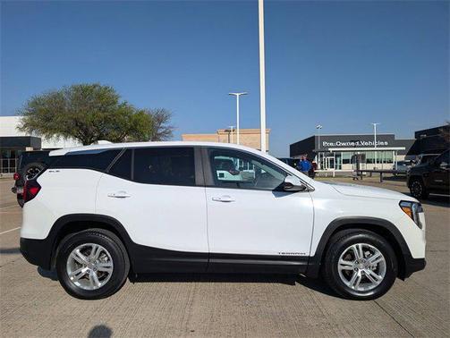 Summit White 2024 GMC Terrain SLE