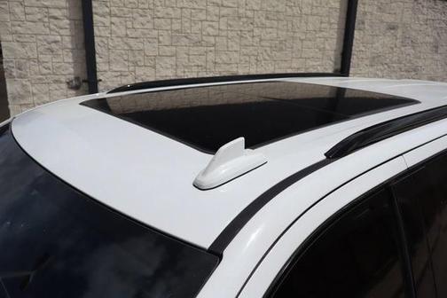 Summit White 2023 GMC Yukon 4WD AT4