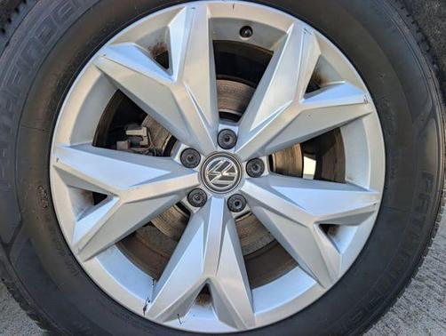 Pure White 2019 Volkswagen Atlas 3.6L SE w/Technology