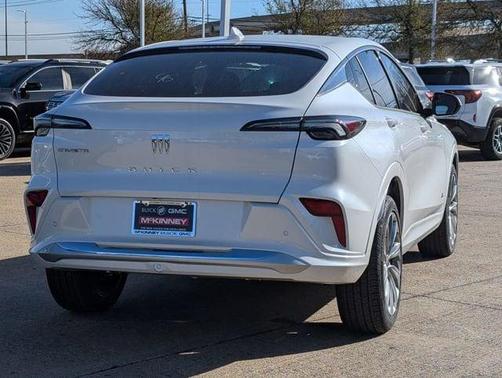 White Frost Tricoat 2026 Buick Envista Avenir FWD