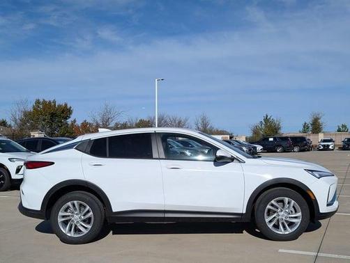 Summit White 2026 Buick Envista Preferred FWD