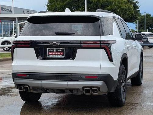 Summit White 2025 Chevrolet Traverse LT