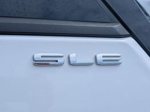 Summit White 2024 GMC Terrain SLE
