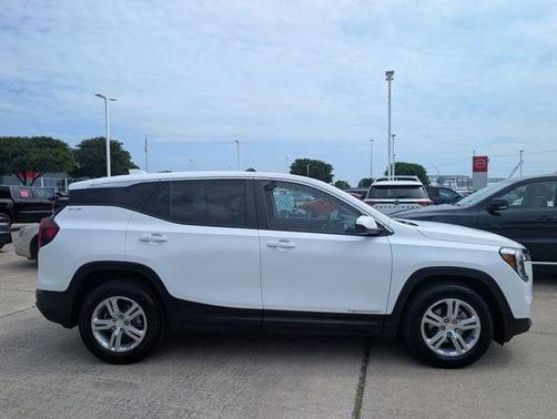 Summit White 2024 GMC Terrain SLE